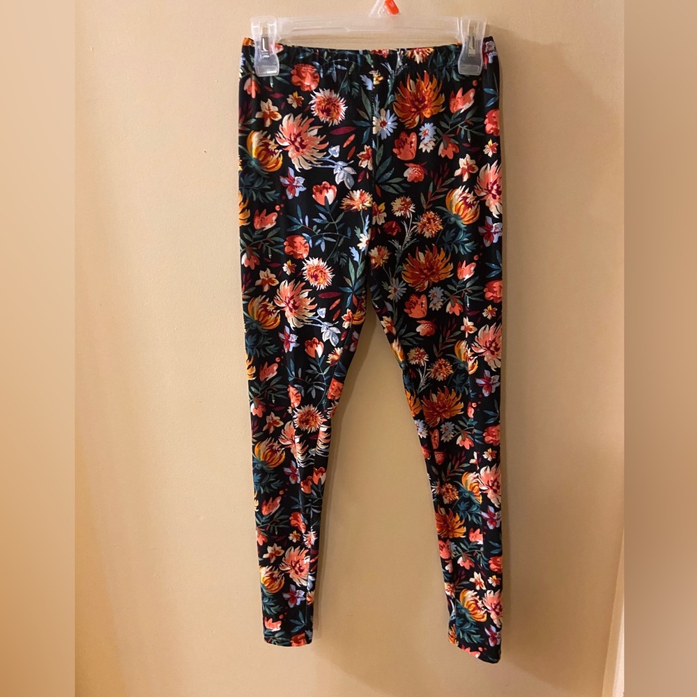 Red Flowers on black leggings - size medium